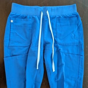 Figs scrubs set - Royal blue with light blue tie